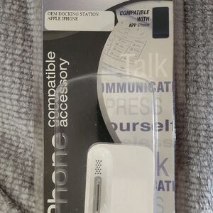 Apple White iPhone Dock early model iPhones that used the 30-pin dock connector